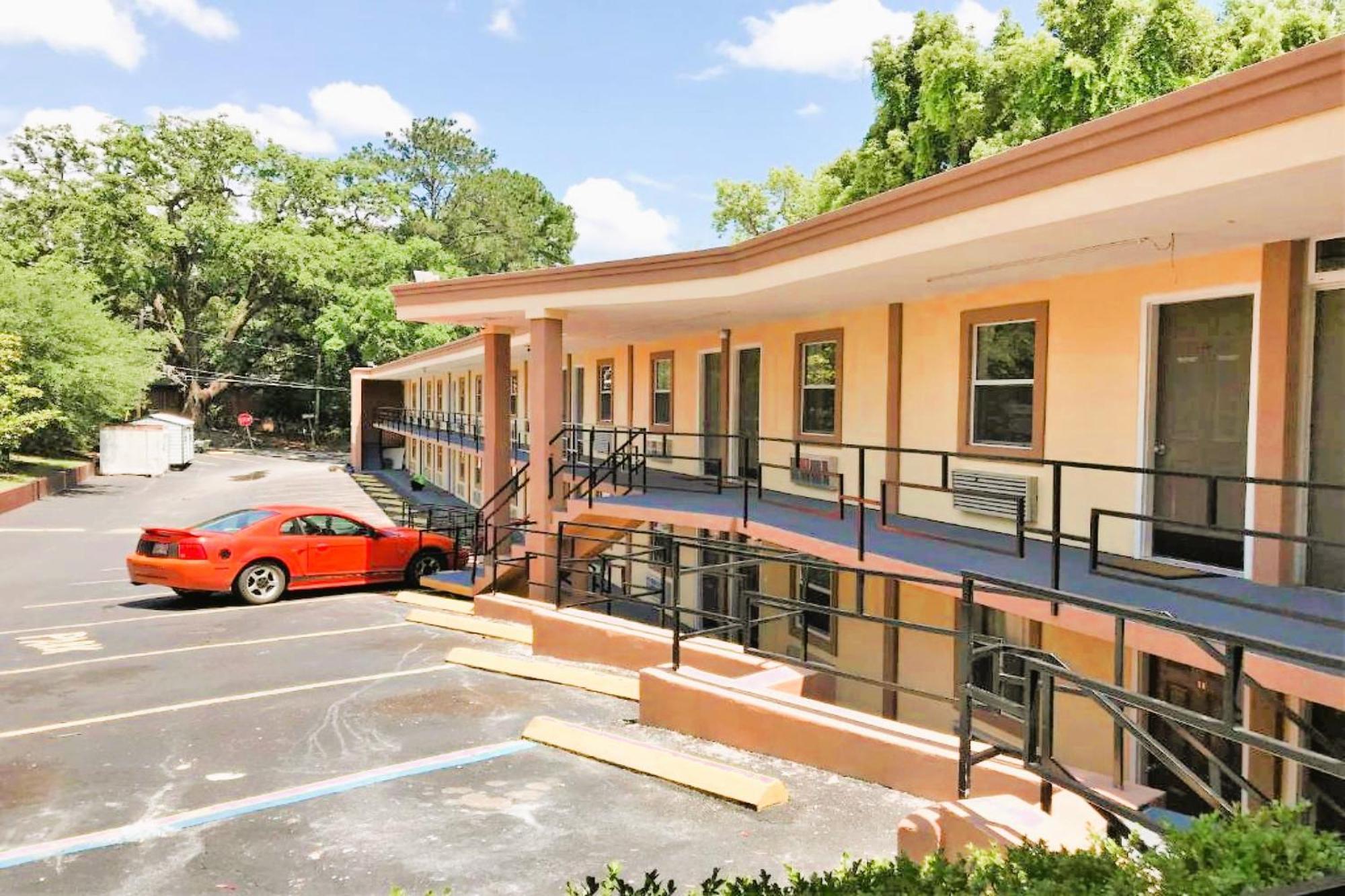 Oyo Hotel Tallahassee Downtown Экстерьер фото