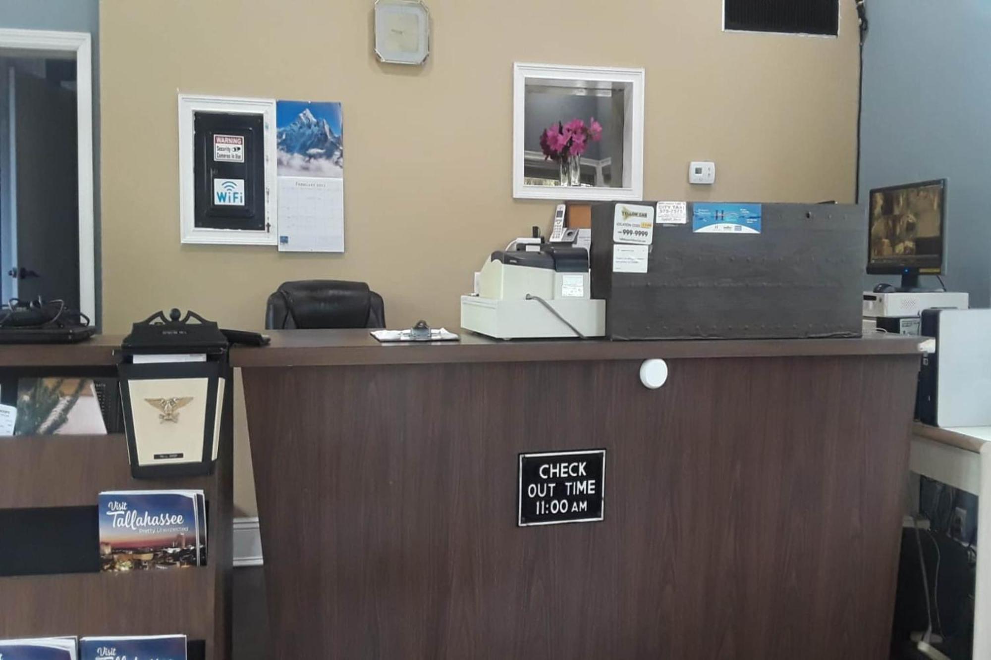 Oyo Hotel Tallahassee Downtown Экстерьер фото