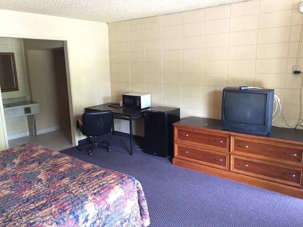 Oyo Hotel Tallahassee Downtown Экстерьер фото