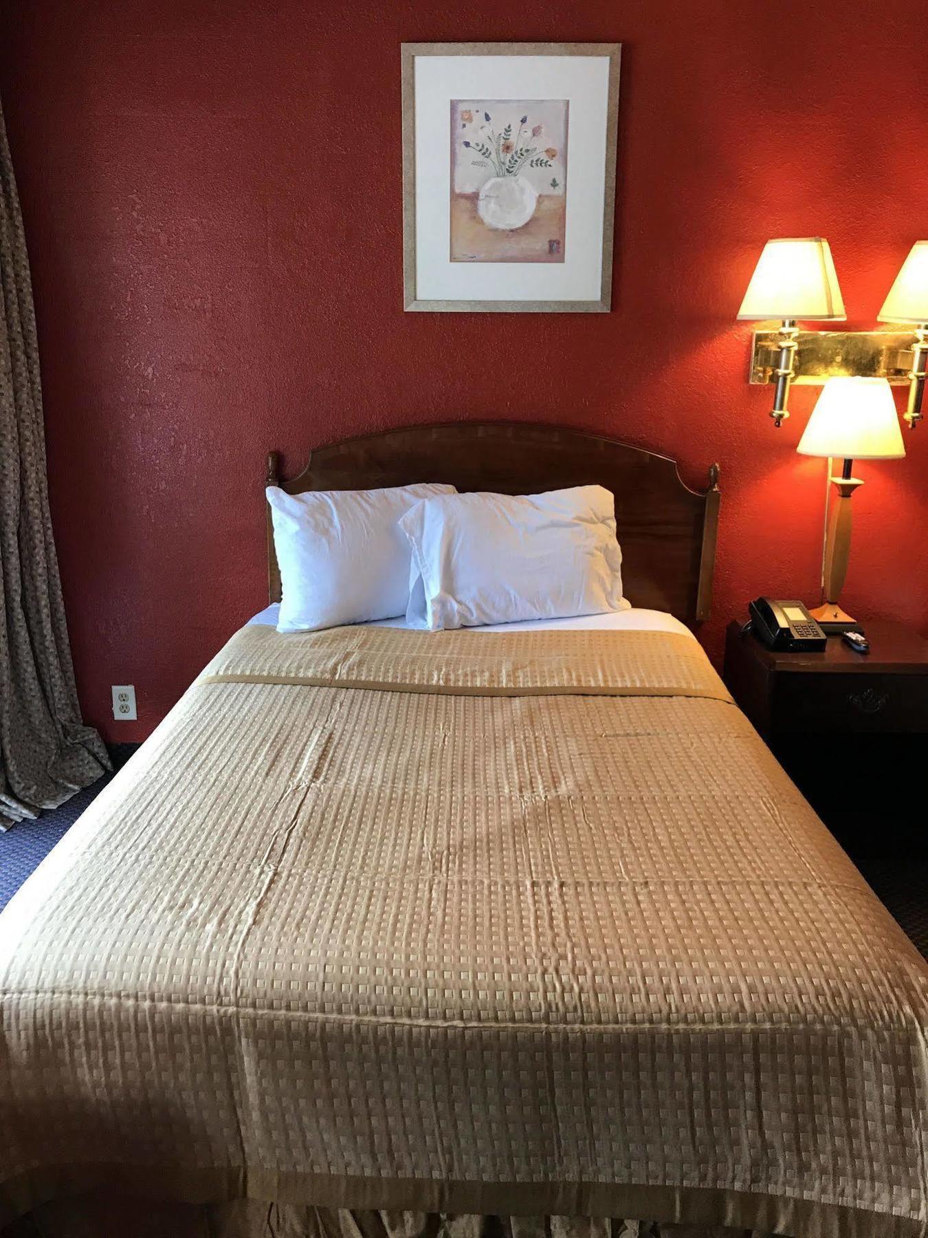 Oyo Hotel Tallahassee Downtown Экстерьер фото
